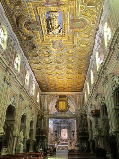 Interno della chiesa della Madonna del Carmine