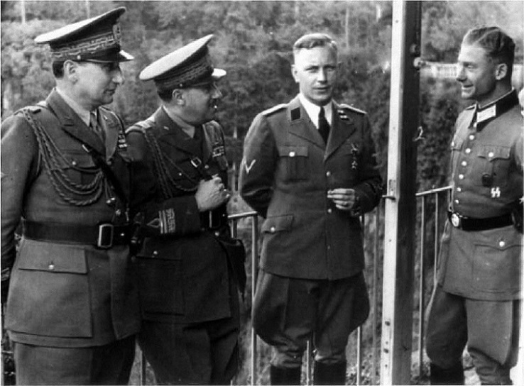 Herbert Kappler, secondo da destra