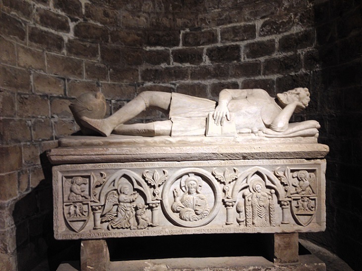 Sarcofago nella cripta della cattedrale di Palermo