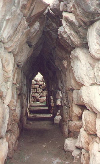 Galleria all'interno delle mura di Tirinto