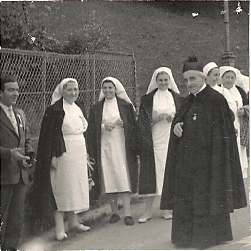 Don Pirro Scavizzi a Lourdes nel 1958