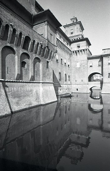 Il castello fotografato da Paolo Monti